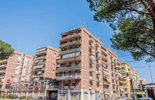 Quartiere XXII Collatino Apartment | Room 'Gordiani Guest House - Green' with Balcony, Wi-Fi and Air Conditioning