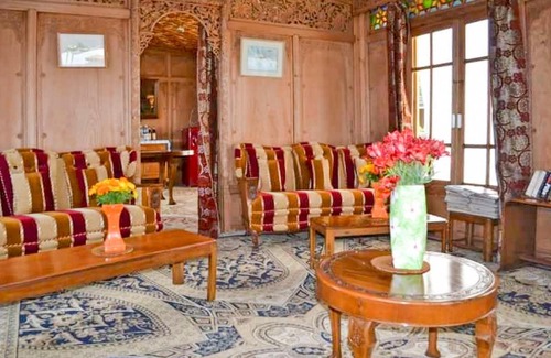 Nagin Bagh Boat Rental | Room in a houseboat on Nigeen Lake, by GuestHouser 4846