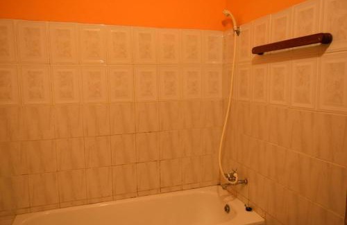 Musanze House | Room in BB - Amahoro Guest House - Queen Room