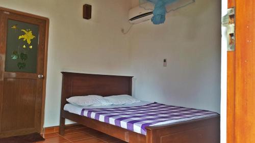 Weligama House | Room in Guest room - 100 step beach White House