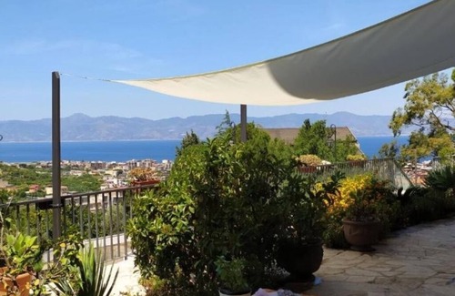 Catona House | Room in panoramic Villino between sea and relaxation with parking