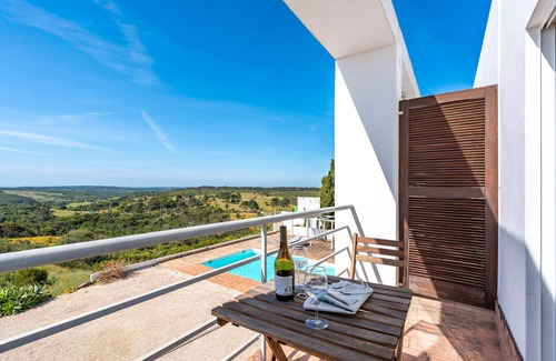 Aljezur Apartment | Room 'Julho' with Sea View, Shared Pool and Wi-Fi