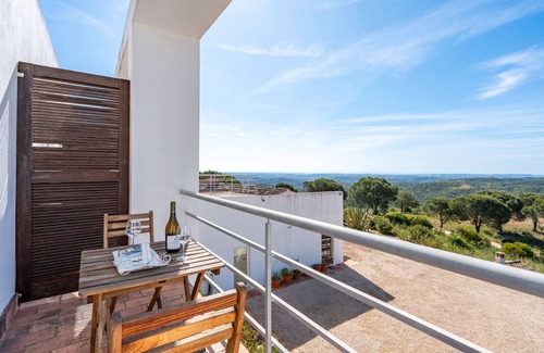 Aljezur Apartment | Room 'Julho' with Sea View, Shared Pool and Wi-Fi