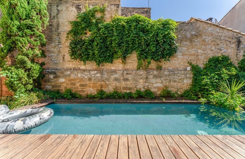 Collias Apartment | Room La Fayette with shared swimming pool, Wi-Fi and air conditioning