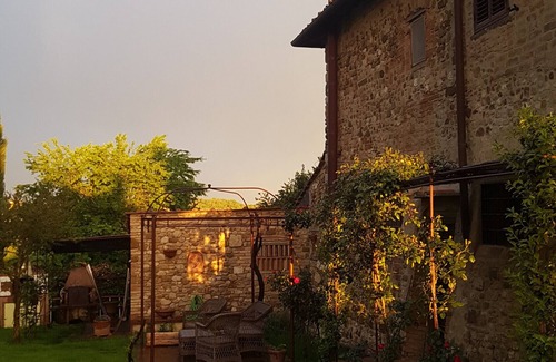 San Pietro in Bossolo Apartment | Room 'La Rocca Chianti Hospitality' with shared pool, shared garden and Wi-Fi