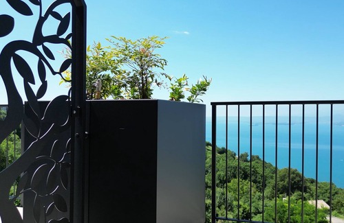 San Zeno di Montagna Apartment | Room 'Laguna Superior Panorama' with Shared Terrace, Wi-Fi and Air Conditioning