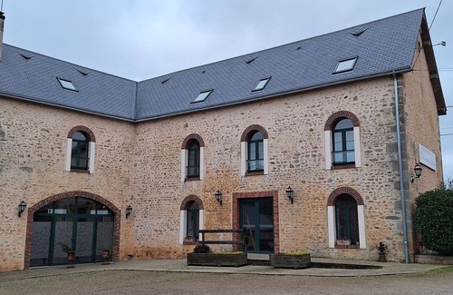 Fye Apartment | Room 'Le Meslay N°6 - Chambre 3 Pers' with Shared Terrace, Shared Garden and Wi-Fi