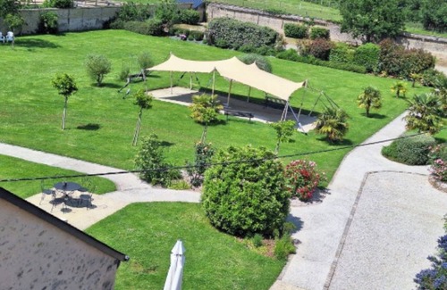 Fye Apartment | Room 'Le Meslay N°6 - Chambre 3 Pers' with Shared Terrace, Shared Garden and Wi-Fi