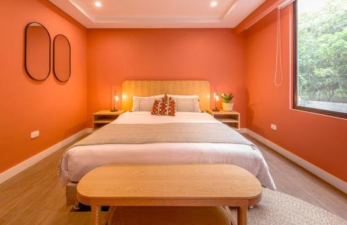 Los Naranjos Apartment | Room Modern Elegance Just Steps from El Tesoro 306