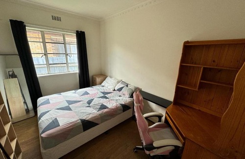 St. Albans House | Room near to Melbourne Airport & Train Station