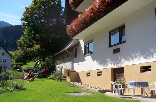 Simonswald Apartment | Room 'Nr 4' with Shared Terrace, Shared Garden and Wi-Fi