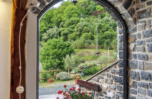 Velva Apartment | Room 'Nuaggi' with Mountain View, Wi-Fi, and Air Conditioning