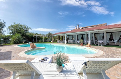 Sorso Apartment | Room 'Peonia' with Shared Pool, Shared Terrace and Air Conditioning