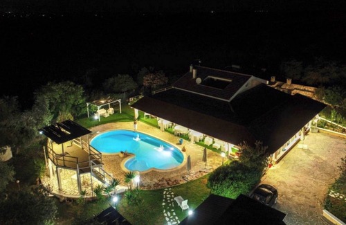 Sorso Apartment | Room 'Peonia' with Shared Pool, Shared Terrace and Air Conditioning