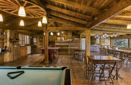 Pujals dels Pagesos Apartment | Room 'Ponent' with Shared Pool, Wi-Fi and Air Conditioning