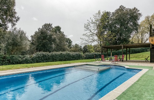 Pujals dels Pagesos Apartment | Room 'Ponent' with Shared Pool, Wi-Fi and Air Conditioning