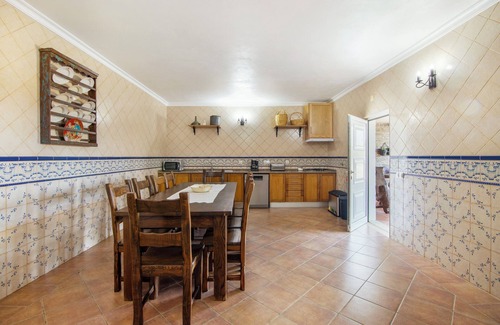 Espirito Santo Apartment | Room 'Quarto Cinzento - Field View - With Patio' with Shared Pool, Wi-Fi and Air Conditioning