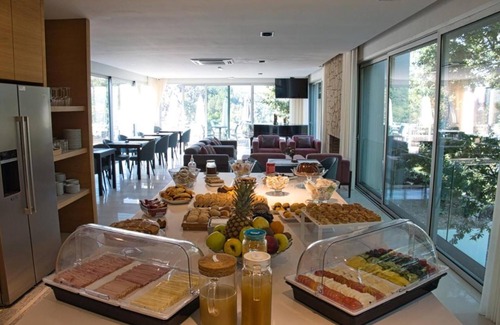 Vieira do Minho Apartment | Room 'Quarto Queen 3 - Oak Nature' with Shared Pool, Shared Terrace and Wi-Fi