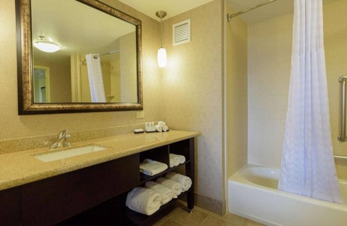 Brooklyn Center House | Room to relax near downtown Minneapolis