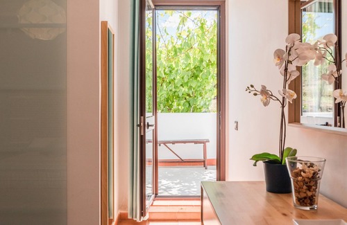Montallegro Apartment | Room 'Veranda' with Mountain View, Wi-Fi and Air Conditioning