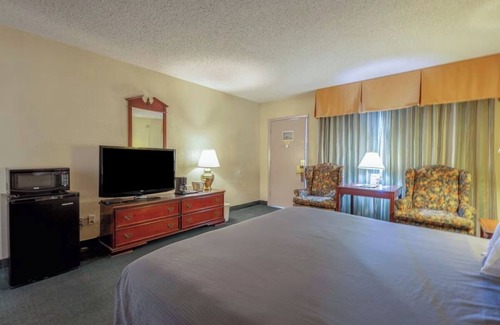 Allison Hotel | Room w/Microwave & Fridge Near Route 66 – Great For Quick Lunch Stops In Gallup