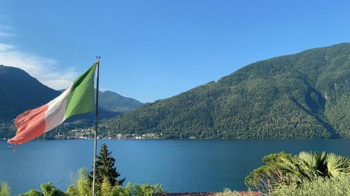 Cressogno House | Room with a View