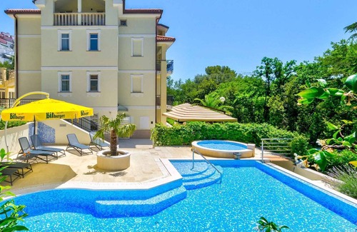 Crikvenica Apartment | Room with outdoor pool and breakfast