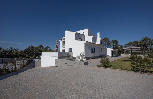 Quintola da Maca Apartment | Room with private bathroom and balcony at Casa das Vinhas in Sesimbra