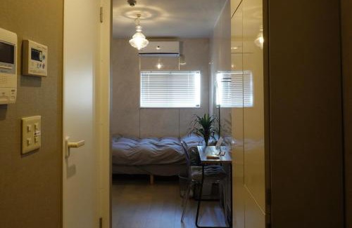 Fuchu Apartment | ROOMs 002 カフェ併設 綺麗なワンルーム 分倍河原駅から徒歩3分