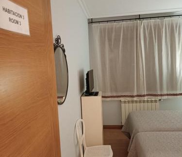 Salcidos House | ROOMS PEREGRINOS A Casa Alicia