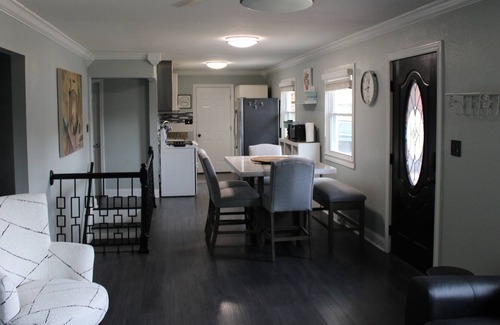 Waldron House | Roomy 3 BR - Sleep 6 - Dog Friendly - Near Legends - Game Room - Quiet Area