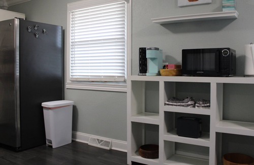 Waldron House | Roomy 3 BR - Sleep 6 - Dog Friendly - Near Legends - Game Room - Quiet Area