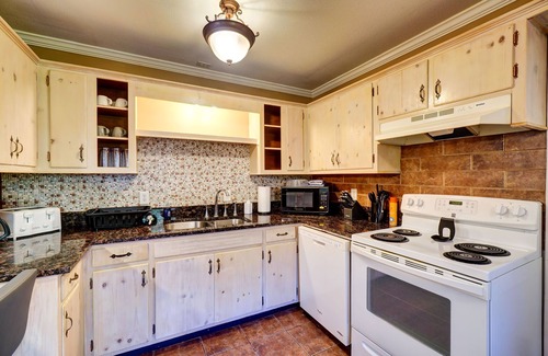 Ashley Oaks House | Roomy 4BR home in West Knox w/Patio - 6mi from UT