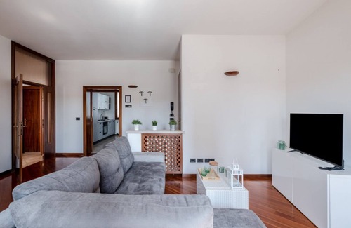 Peraga Apartment | Roomy apartment of 95 sqm located on the first floor of a building without a lift (20 steps to access), can accommodate up to 5 people.The accommodation is located in Vigonza, just 10 minutes by car from the city center of Padua and from the direttissima