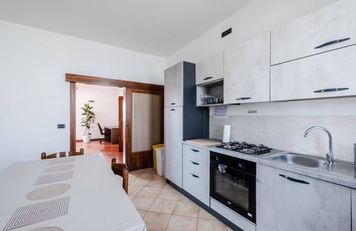 Peraga Apartment | Roomy apartment of 95 sqm located on the first floor of a building without a lift (20 steps to access), can accommodate up to 5 people.The accommodation is located in Vigonza, just 10 minutes by car from the city center of Padua and from the direttissima