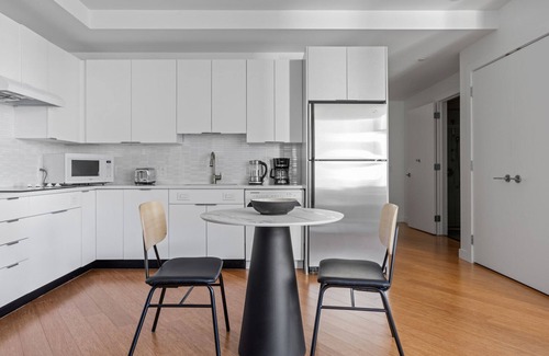 Chinatown Apartment | Roomy Downtown/Financial District 1BR w/W/D & Gym, by Blueground