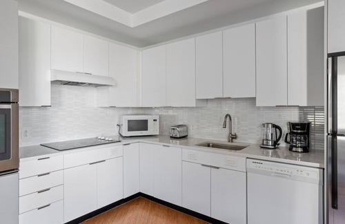 Chinatown Apartment | Roomy Downtown/Financial District 1BR w/W/D & Gym, by Blueground
