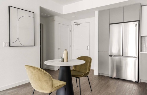 Emeryville Apartment | Roomy Emeryville 1BR w/Pool, Gym & W/D, walk to Safeway, by Blueground