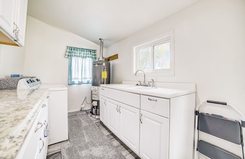 Downtown San Antonio House | Roomy, modern farmhouse escape in the heart of downtown with central AC & heat