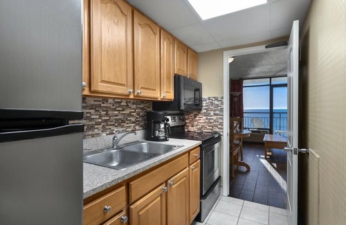 Myrtle Beach Condo | Roomy Oceanfront Suite with 2 Queen Beds 5th Floor