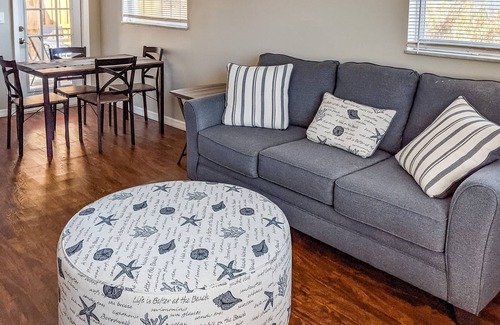 Largo House | Roomy Retreat Near Beach with Two Full Kitchens, Private Patio, and Free WiFi