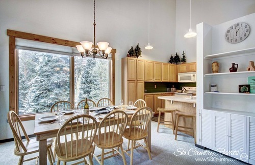 Peak 9 Condo | Roomy Rockies Retreat Nestled in Picturesque Splendor! Walk to Town/Slopes
