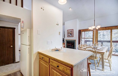 Peak 9 Condo | Roomy Rockies Retreat Nestled in Picturesque Splendor! Walk to Town/Slopes
