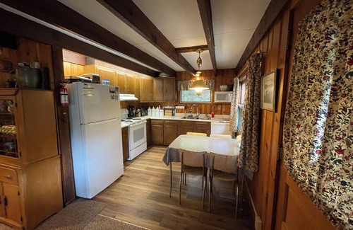 Petersburg Cabin | Roomy, Rustic Cabin-4BR, Modern Amenities-Rothrock St Forest near State College