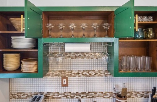 Olde Richmond House | Roomy Urban Oasis - XL Outdoor Patio BBQ & FirePit