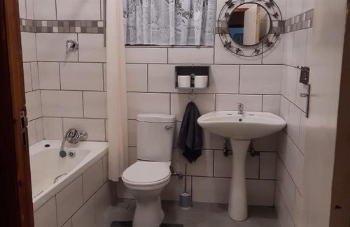 Bela-Bela Apartment | Roos Getaway Apartments #4