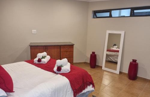 Zwartkop House | Roosthaven Guesthouse