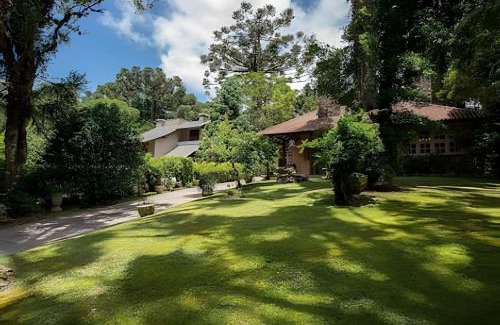 Vila Suzana House | Rosa Casa Jardim da Serra