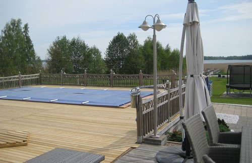 Kolmarden House | Rosa Villa with pool, jetty and playground 4 children