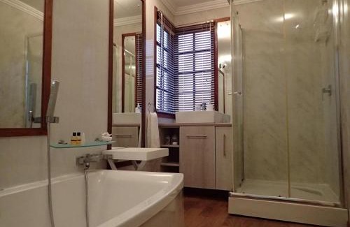 Makhado House | Rose and Ivy Cottages